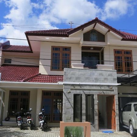 Omah Sastro 2 Hotel ยอกยาการ์ตา ภายนอก รูปภาพ